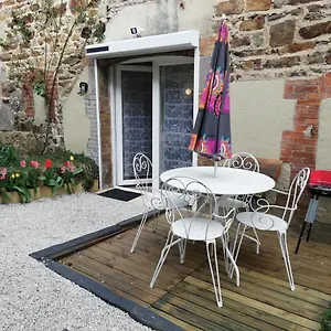 https://41-rue-de-la-roche.hotels-rhonealpes.com